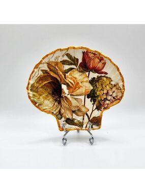 Decoupage Scalloped shell Assorted flowers